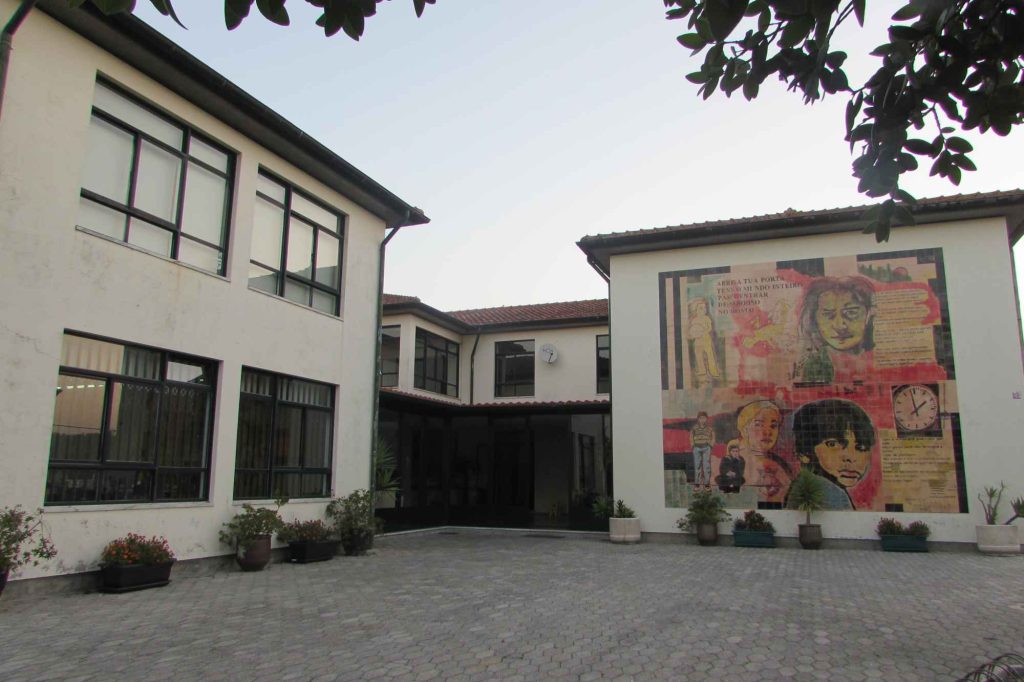 Escola Básica e Secundária de Vila Cova  